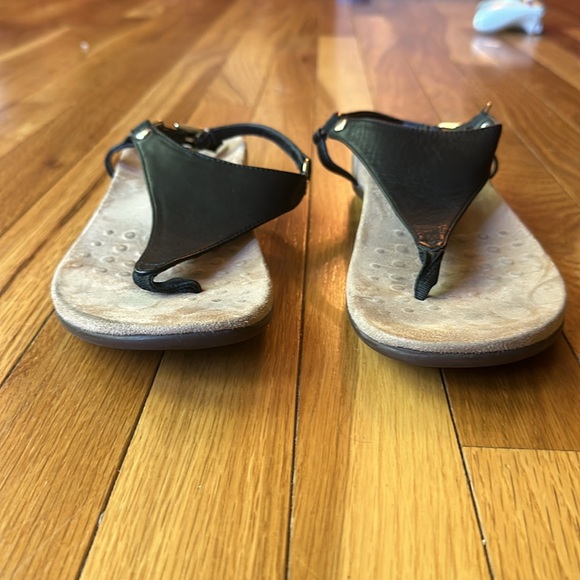 Vionic Kirra Black Leather Buckle Sandal size 8 - Picture 3 of 7
